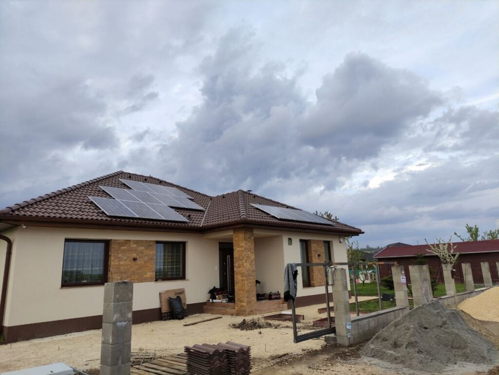 2021 Pécel 24 db 370Wp Astronergy