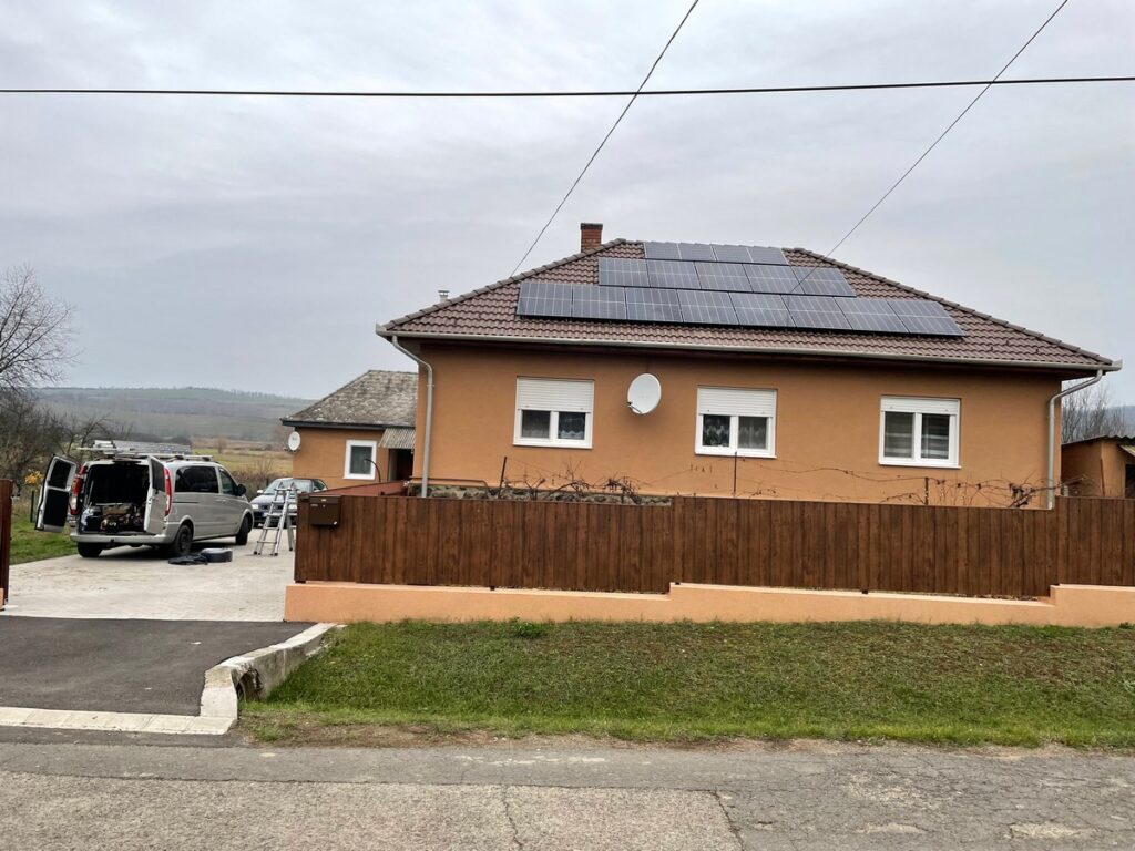 2022 Dorogháza 15 db 415Wp Longi