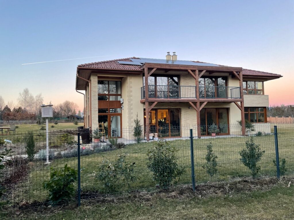 2022 Dunabogdány 14 db 380Wp Longi